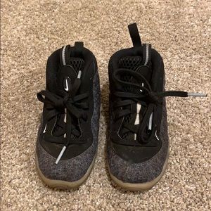 Toddler Boy gray and black nike foam sneakers.